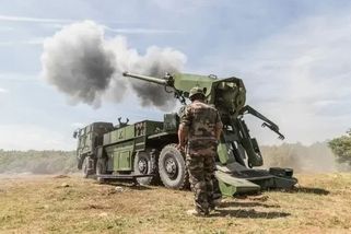 Zpoždění bobtná. Na francouzské kanóny už odešlo přes 7,2 miliardy, zkoušky stále nezačaly